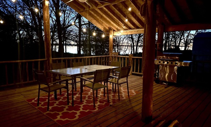 Eufaula House | Waterfront home on Eufaula - WHITE SANDY BEACHES and amazing outdoor patio/bar!