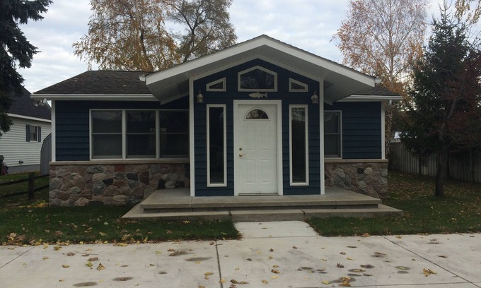 Bluffton House | Waterfront Home On Muskegon Channel