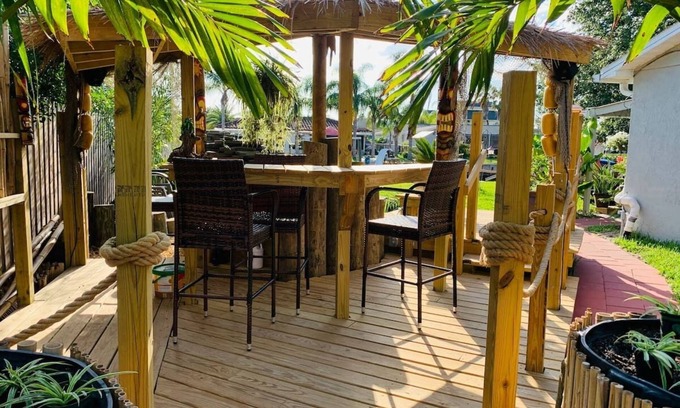 West Port House | Waterfront home w/dock-Jon boat, Kayaks & fishing poles included!