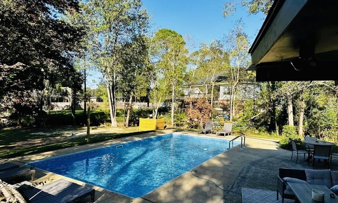 Mobile House | Waterfront Home w/Pool, RV Hookup, & River View