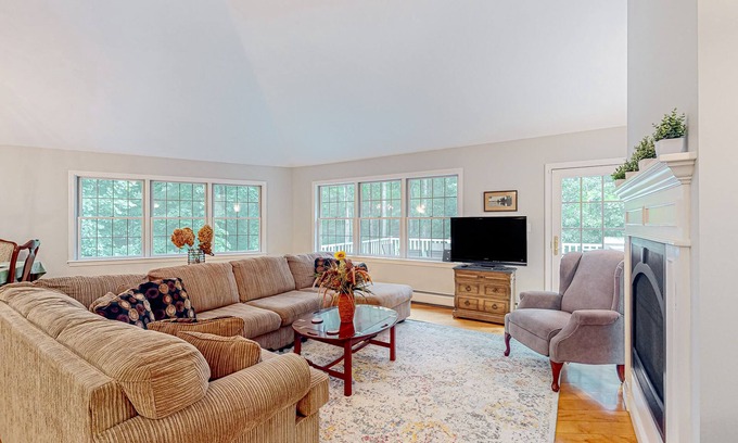 Raymond House | Waterfront home with a fireplace, grill, deck, washer/dryer, & AC - dog-friendly