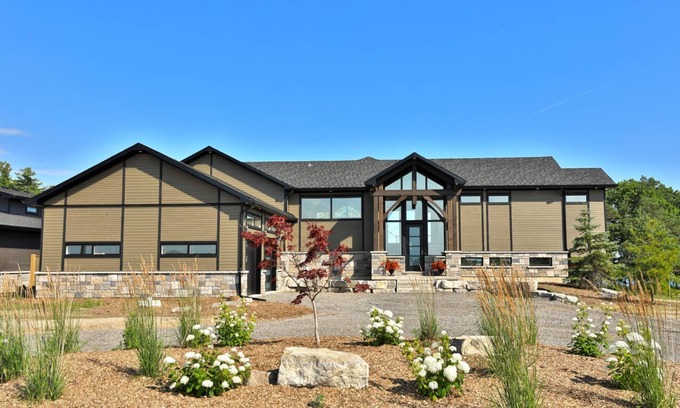 Dunnville Cottage | Waterfront Lake Erie near Niagara Wine Region