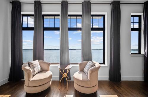 Rowlett House | Waterfront lake house in Rowlett