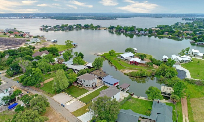 Granite Shoals House | Waterfront Lake House with Boat Lift and Dock on Lake LBJ