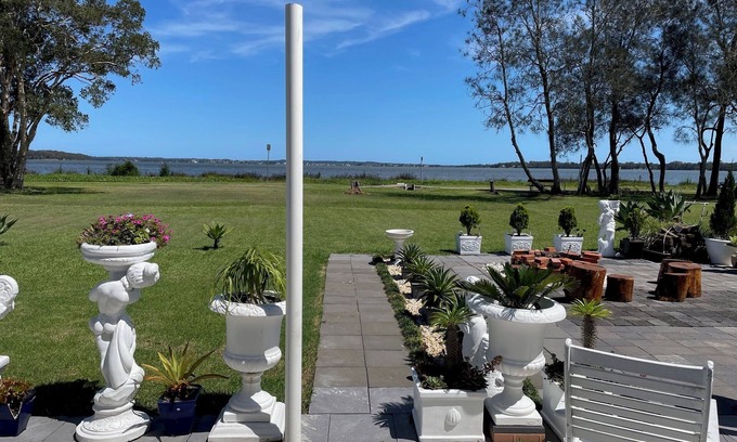San Remo House | waterfront lakeside house to relax and rewind very relaxing break awayn n