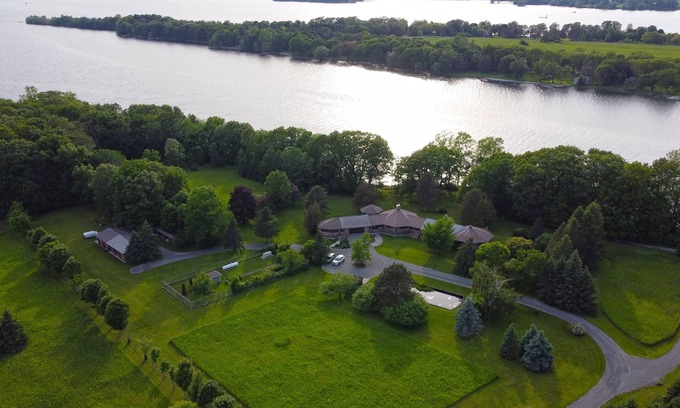 Howe Island Cabin | Waterfront Large Family Home 1000 islands