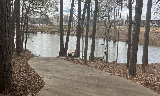 Negreet House | Waterfront location on quiet cove, near Pendleton Bridge and Toledo Town