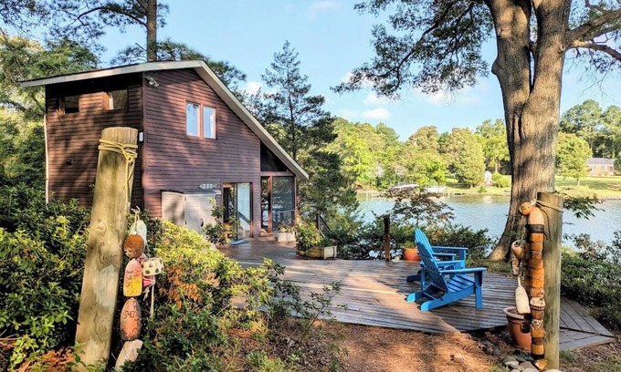 Callao Cabin | Waterfront Loft on the Yeocomico River - Kayaks, Dock & Screened Porch