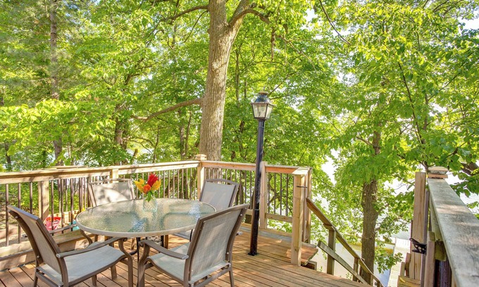Maple Lake House | Waterfront Maple Lake Home w/ Dock & Kayaks!