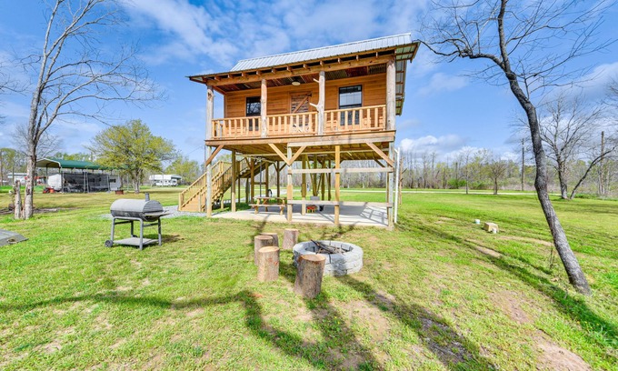 Marksville Apartment | Waterfront Marksville Studio w/Dock!