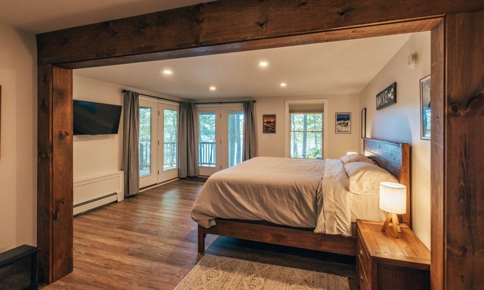 Freeport House | Waterfront, Newly Built, Spacious Apartment!