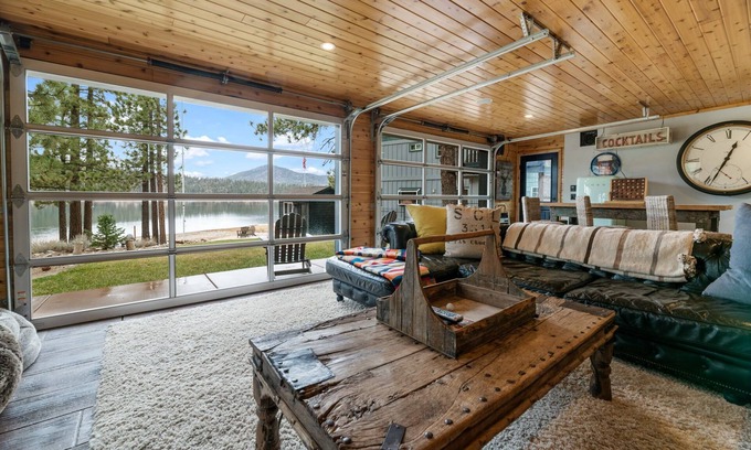 Boulder Bay House | Waterfront. Newly remodeled. Amazing Game Room with Roll-Up Garage Doors. Backyard & Dock! High End.