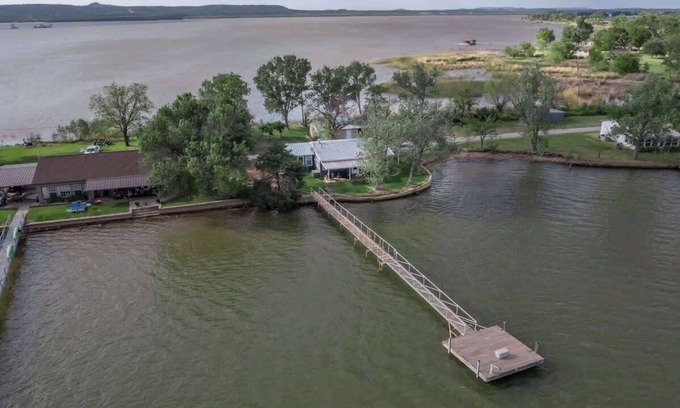 Graford House | Waterfront No Wake Cove 1 Min to Boat Ramp