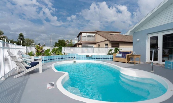 Hudson House | Waterfront Oasis! Private Pool, Dock, Kayaks, Paddle Board, Fishing & More – Relax & Enjoy the Gulf!