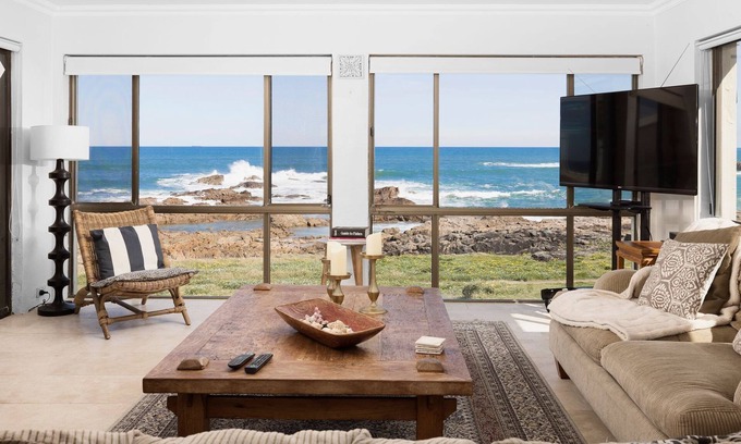Anna Bay House | Waterfront Ocean Cottage