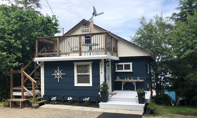 Squilax House | Waterfront on Shuswap Lake