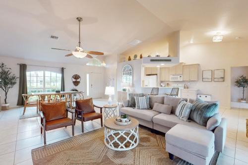 Pelican House | Waterfront Palms