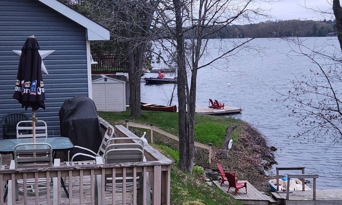 Frontenac Cottage | Waterfront Paradise on the Lake