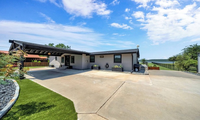 Graford House | Waterfront @ PK - Sleeps 12!