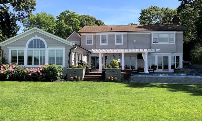 Sag Harbor House | Waterfront, Pool, HotTub, Strong WIFI, Pingpong, Paddleboard, Kayak, Bocce Court