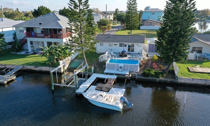 Spring Hill House | Waterfront & Pool House on Main Canal!