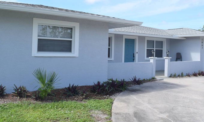 Bay Harbor Estates House | WATERFRONT, Private Dock, Short ride to Gulf of Mexico, Private Pool, 3/2/2