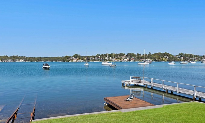 Fishing Point House | Waterfront Relaxation