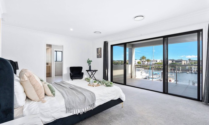 Gold Coast House | Waterfront relaxing stay