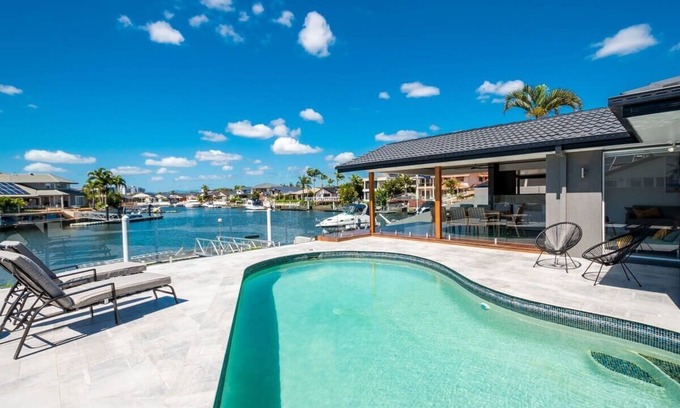 Runaway Bay House | Waterfront Resort-Style Retreat - Runaway Bay