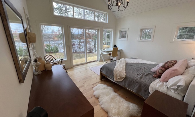 Markville Cabin | Waterfront Retreat on Bass Lake