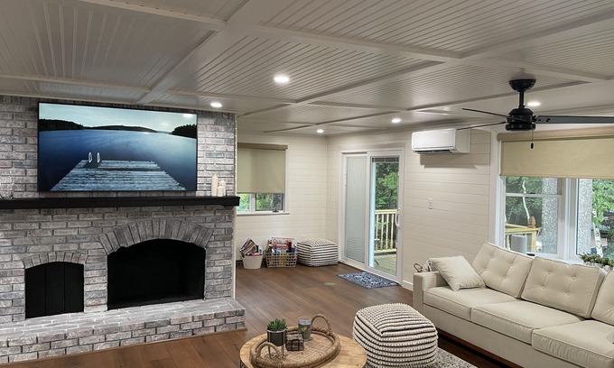 South Casco House | Waterfront Retreat on Jordan Bay - Sebago Lake
