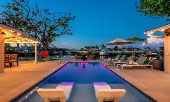 Apollo Beach House | Waterfront Retreat in Apollo Beach –Relax & Unwind