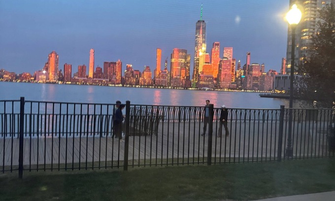 The Waterfront Apartment | Waterfront room in Downtown, Jersey City with Manhattan Skyline views