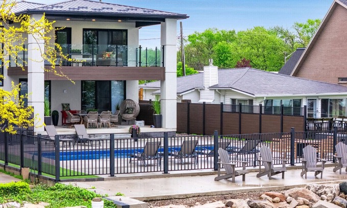 Leamington House | Waterfront Serenity meets Modern Luxury