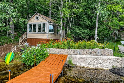 South Casco Apartment | Waterfront Serenity