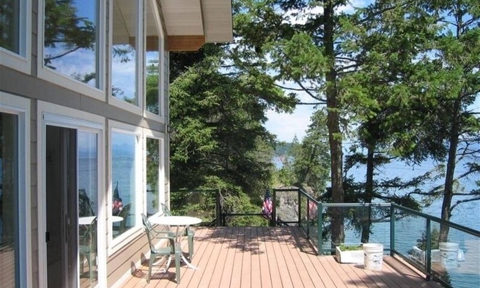 Finley Point House | Waterfront! Sleeps 6-8. Beach access. Sale! 325nt for June 2025.