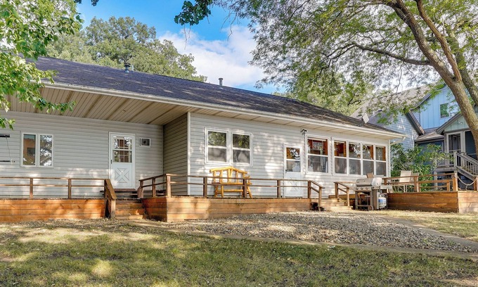 Spirit Lake Cabin | Waterfront Spirit Lake Vacation Rental w/Dock!
