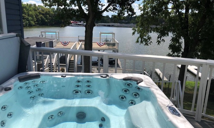 Monticello Apartment | Waterfront Studio on Lake Schaffer, Walking distance to Indiana Beach