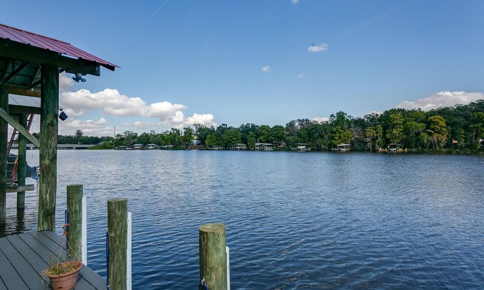 Doctors Inlet House | Waterfront sunrises. Great for yoga, meditation, kayaks, fishing or just peace.
