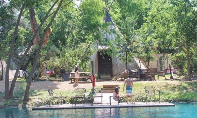 Seguin Apartment | Waterfront Teepee 2 Red Fox