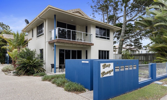 Tin Can Bay House | Waterfront Townhouse