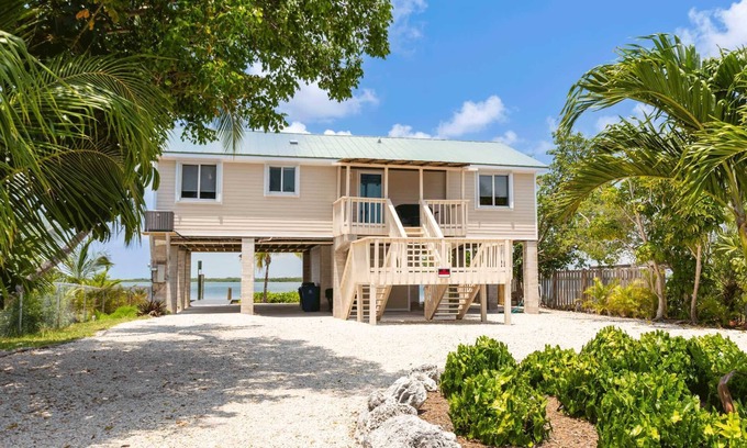 Sugarloaf Key House | Waterfront Escape