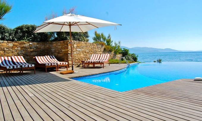 Cap Benat Villa | WATERFRONT VILLA PRIVATE ESTATE SWIMMING POOL AND SPA