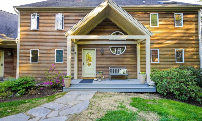 West Bath House | Waterfront West Bath Rental w/Screened-In Porch!