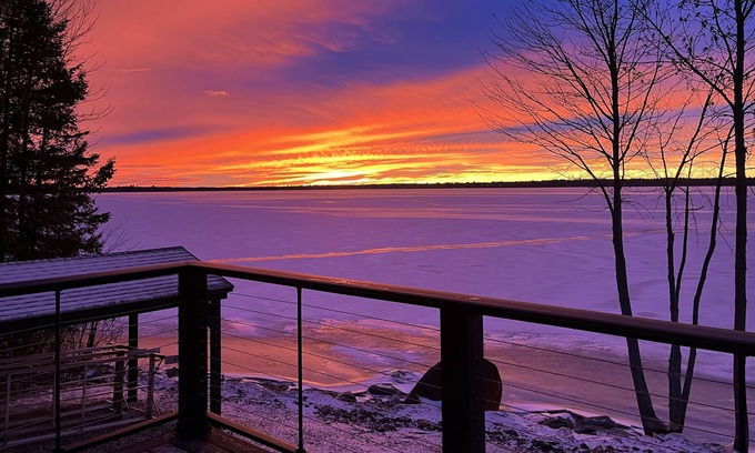 Unity House | Waterfront woodland retreat on gorgeous Lake Winnecook!