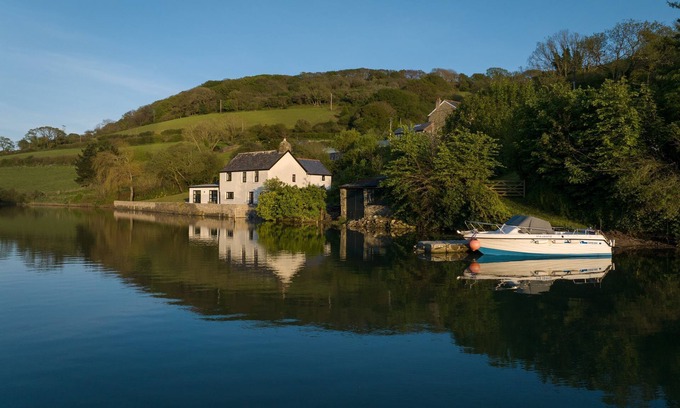 Salcombe Cottage | Waterhead Cottage - a cottage that sleeps 10 guests in 5 bedrooms