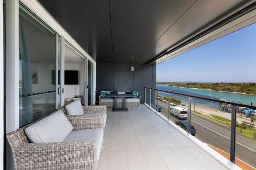 Forster Apartment | Waterline 302
