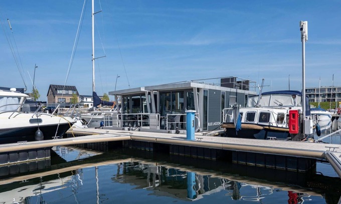 Kamperland Boat Rental | Waterlodge in Kamperland by Veerse Meer