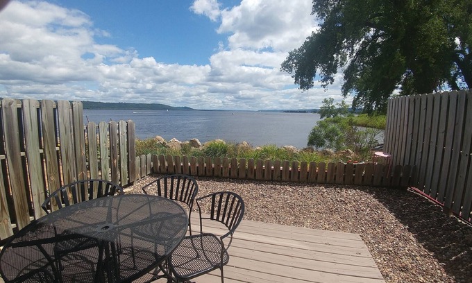Lake City Condo | Watermans Beachfront Condo Unit 1