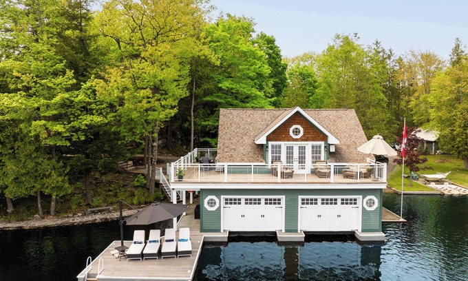 Minett House | Waters Edge Lake Joe